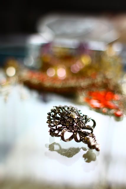 IMAGE: http://i711.photobucket.com/albums/ww119/GFX-Kuri/Random/1.jpg